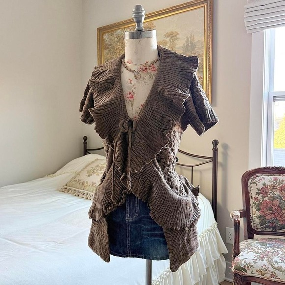 Sweaters - Y2K brown ruffle knit cardigan Sanjoy size large